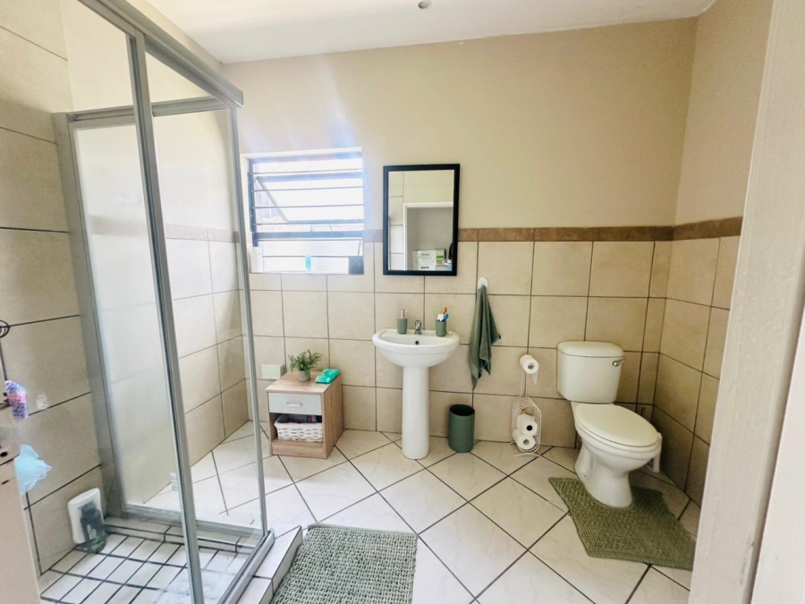 3 Bedroom Property for Sale in Gateway Manor North West